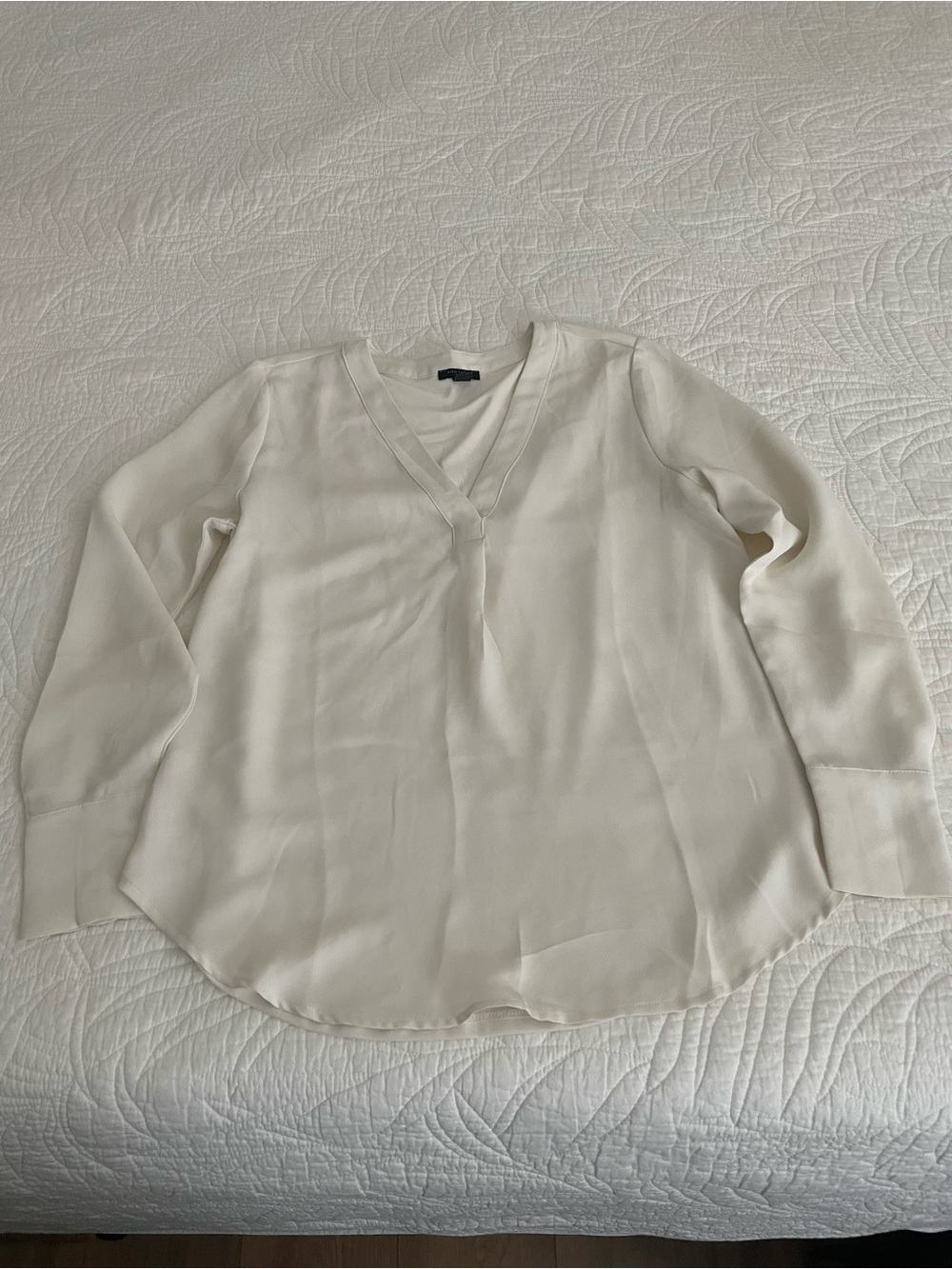 Ann Taylor Cream V-Neck Long Sleeve Blouse